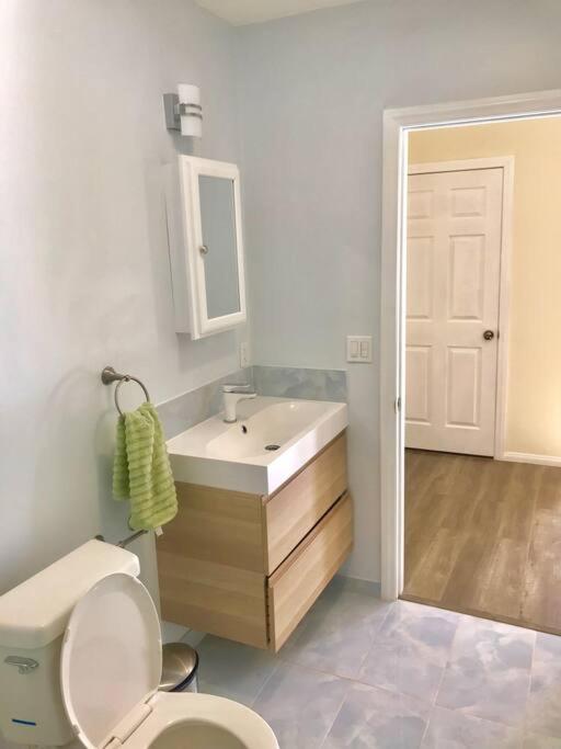 Private Modern Guesthouse With Backyard 로스앤젤레스 외부 사진