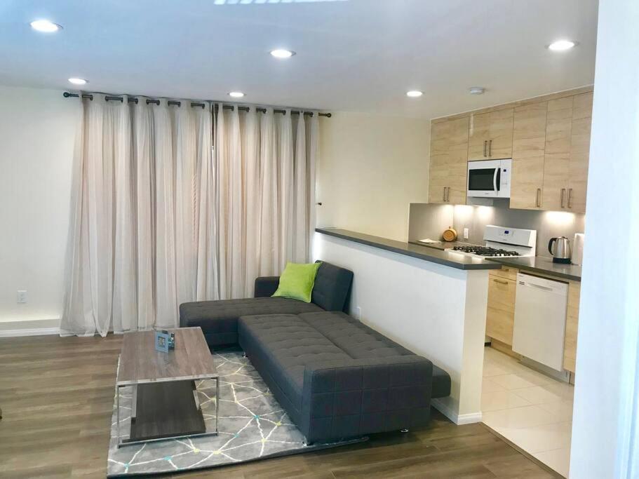 Private Modern Guesthouse With Backyard 로스앤젤레스 외부 사진