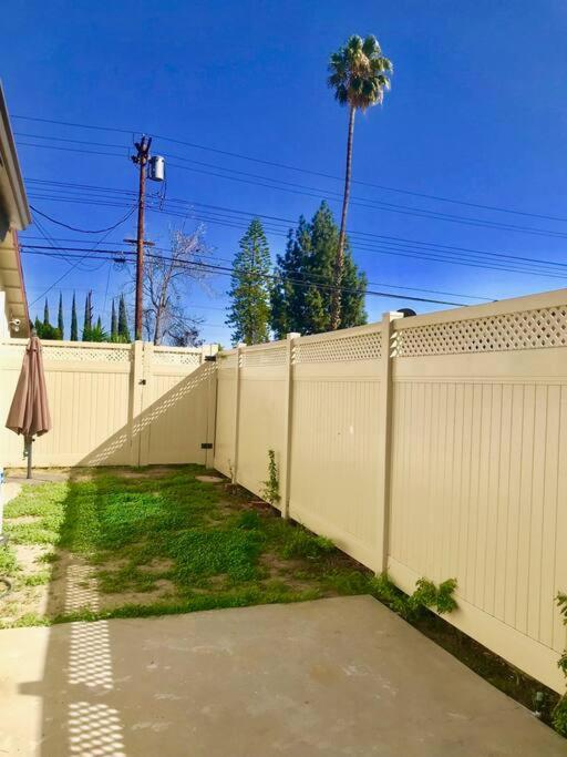 Private Modern Guesthouse With Backyard 로스앤젤레스 외부 사진